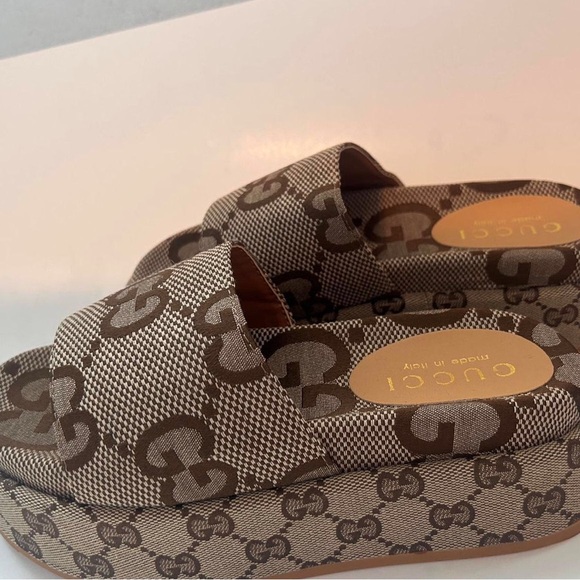 Gucci Women\'s Tan and Brown Sandals